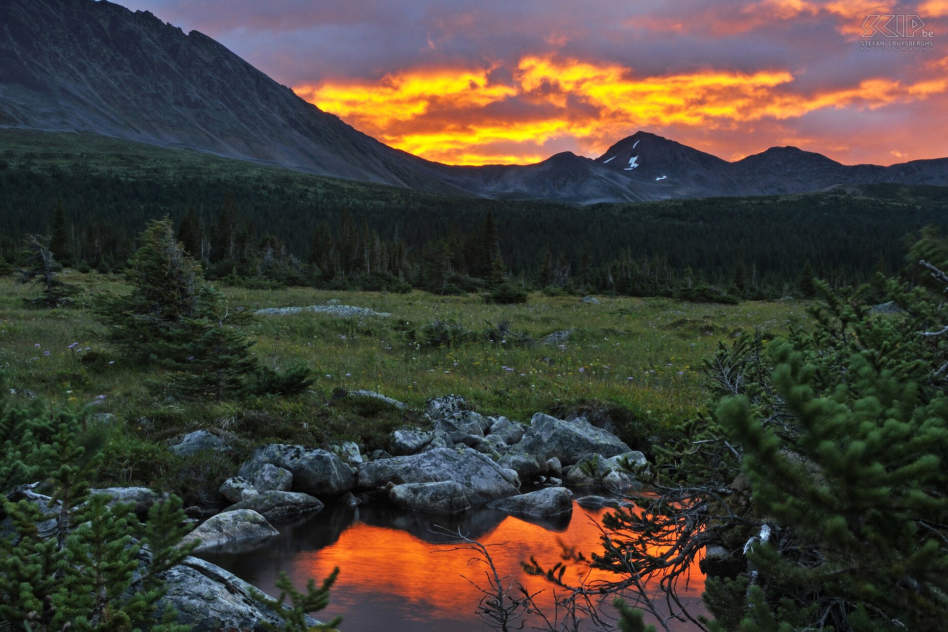 Jasper NP - Tonquin Valley - Sunrise Short but spectaculair sunrise in Tonquin Valley. Stefan Cruysberghs